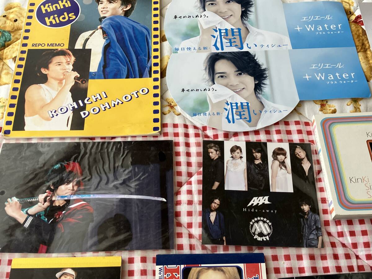 ジャニーズ関連グッズ　21點　まとめて　メモ帳　ピンバッジ 他　キンキキッズ　松本潤　AAA　W-inds　KAT-TUN　kinki kids 他