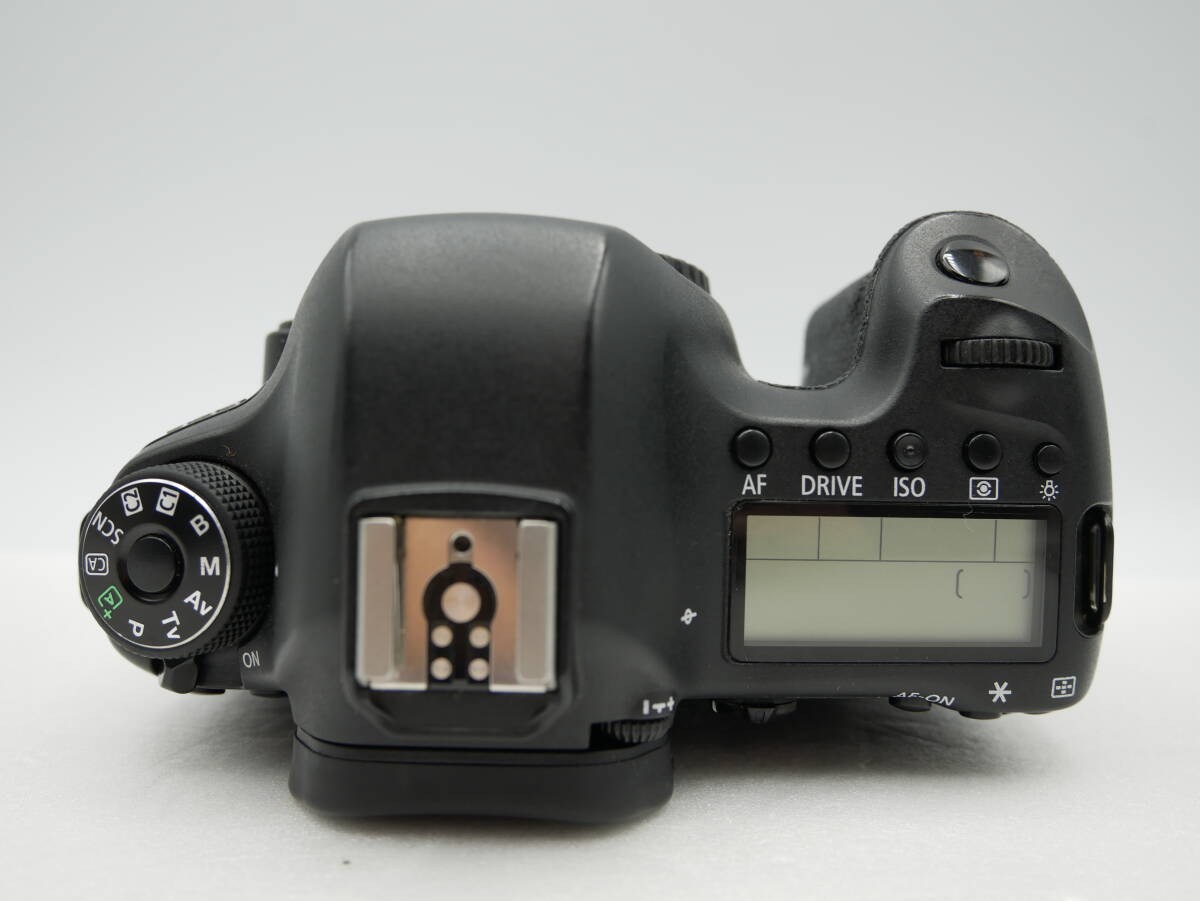 キャノン　EOS 6D 20.1 MP CMOS　ボデ?！。F 100-300ｍｍ　F4.5-5.6 USM　レンズ　canon