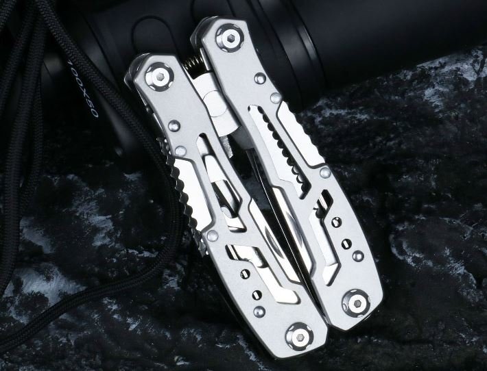 訳あり 【萬能で役立つ！男ツール】 マルチツール ドライバー 多機(jī)能 工具 DIY 防災(zāi) アウトドア 用品 キャンプ A798C7170 / シルバー 新品