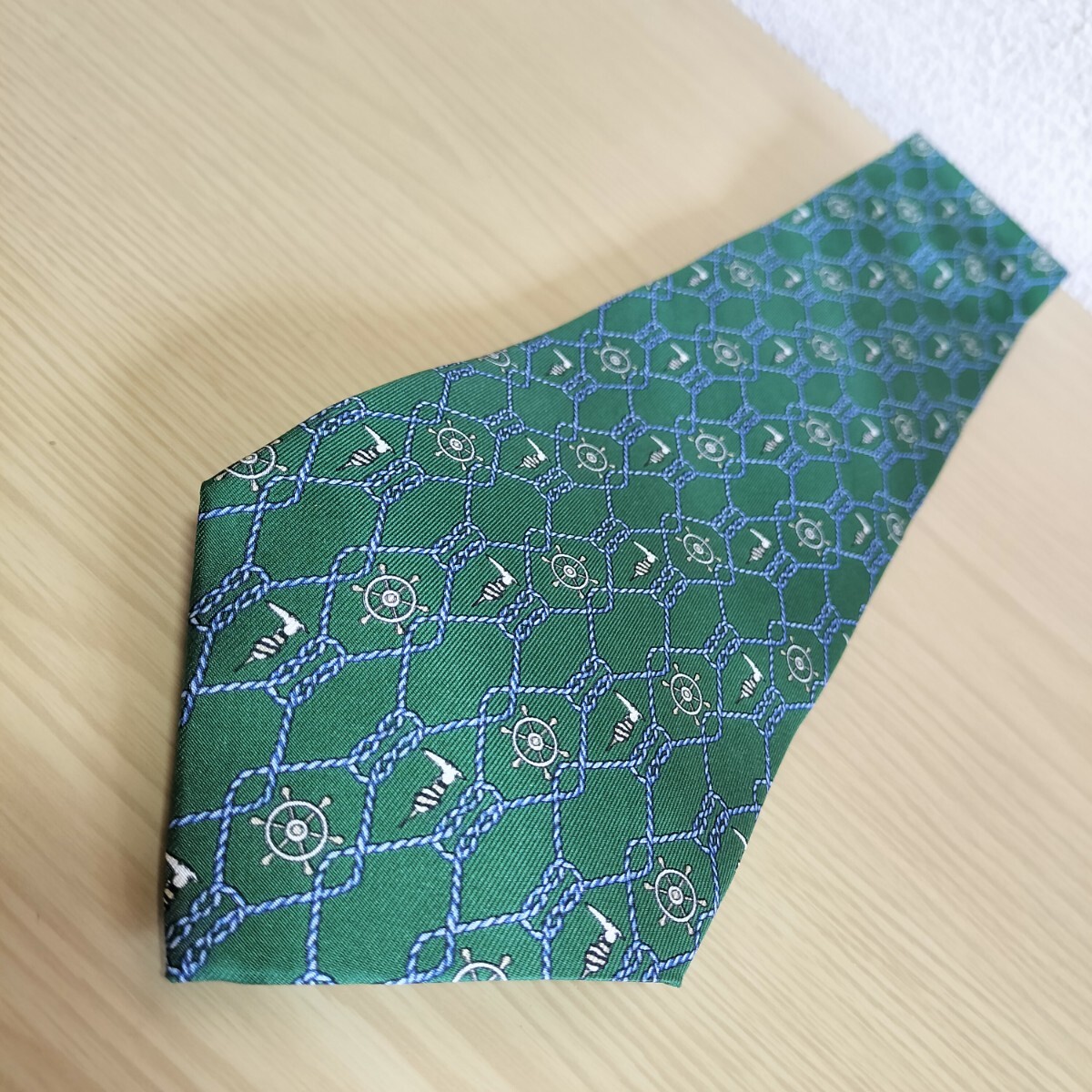 TRUSSARDI(トラサルディ)緑紐舵ロゴ模様ネクタイ_画像2