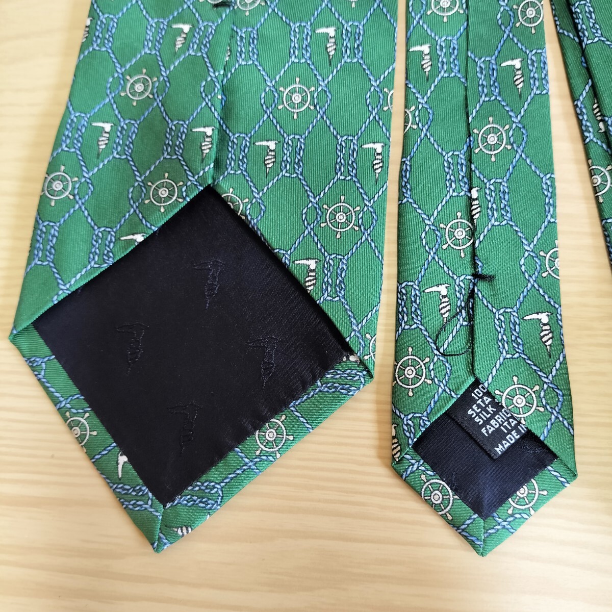 TRUSSARDI(トラサルディ)緑紐舵ロゴ模様ネクタイ_画像10