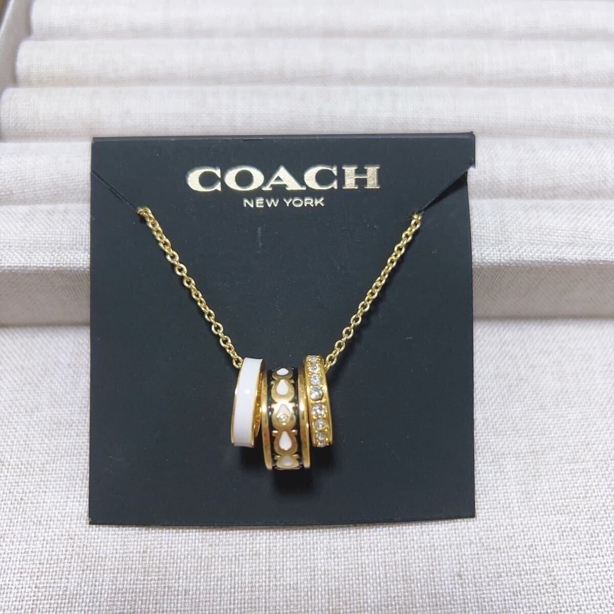 【新品未使用】COACHネックレス　ホワイトxゴールド　エナメル　リングチャーム 新品未使用】COACHネックレスホワイトxゴールドエナメルリング