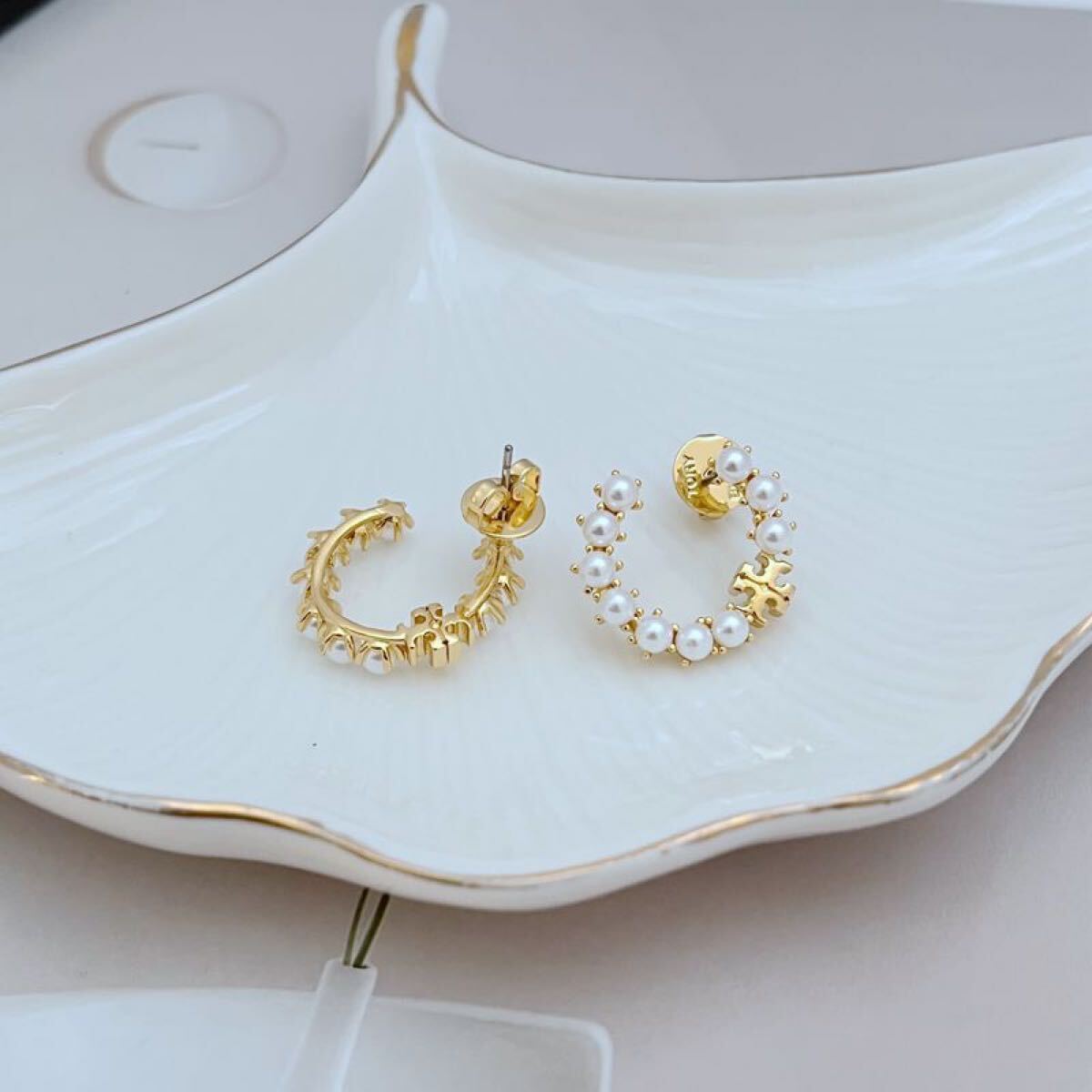 TB0041-01 新品未使用　Tory Burch トリーバーチ　ロゴ　ピアス　パール　ピアス