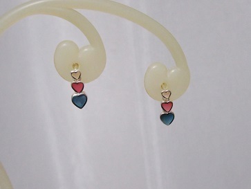 オシャレで可愛い3連のハートのシルバーピアス_画像2