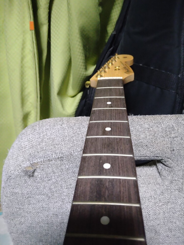 ⑰-1 全体的に綺麗なネックです!半グロスのラッカー塗装・ストラトキャスター用ローレル指板ネック 22フレット仕様!_画像4