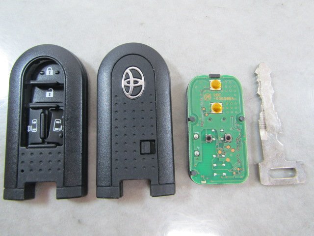 ◎[98A:C4] 美品 トヨタ M900A タンク 4ボタン スマートキー キーレス [007AC0154]【送料 全國(guó)一律 430円】