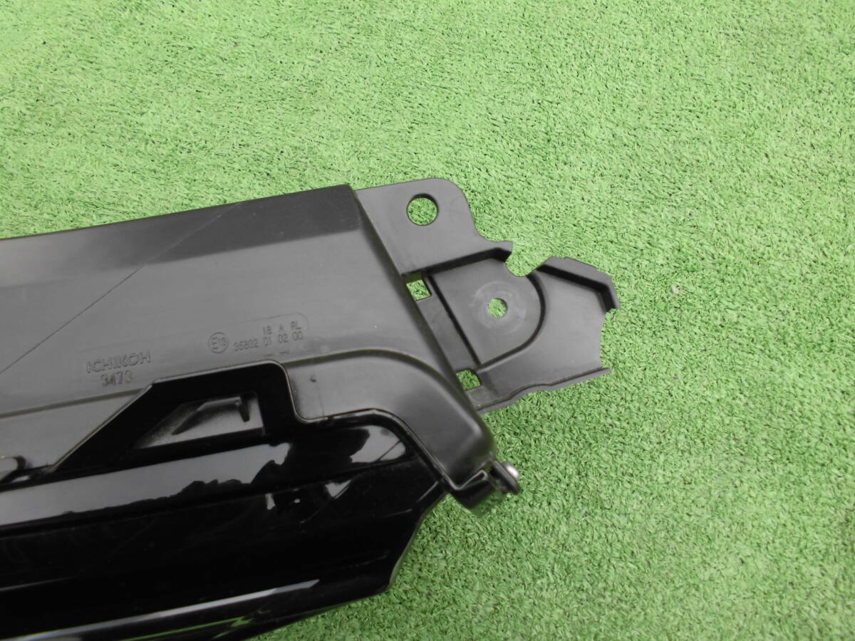 GN0W Outlander левый передний комбинированный фонарь указатель поворота ICHIKOH 3473