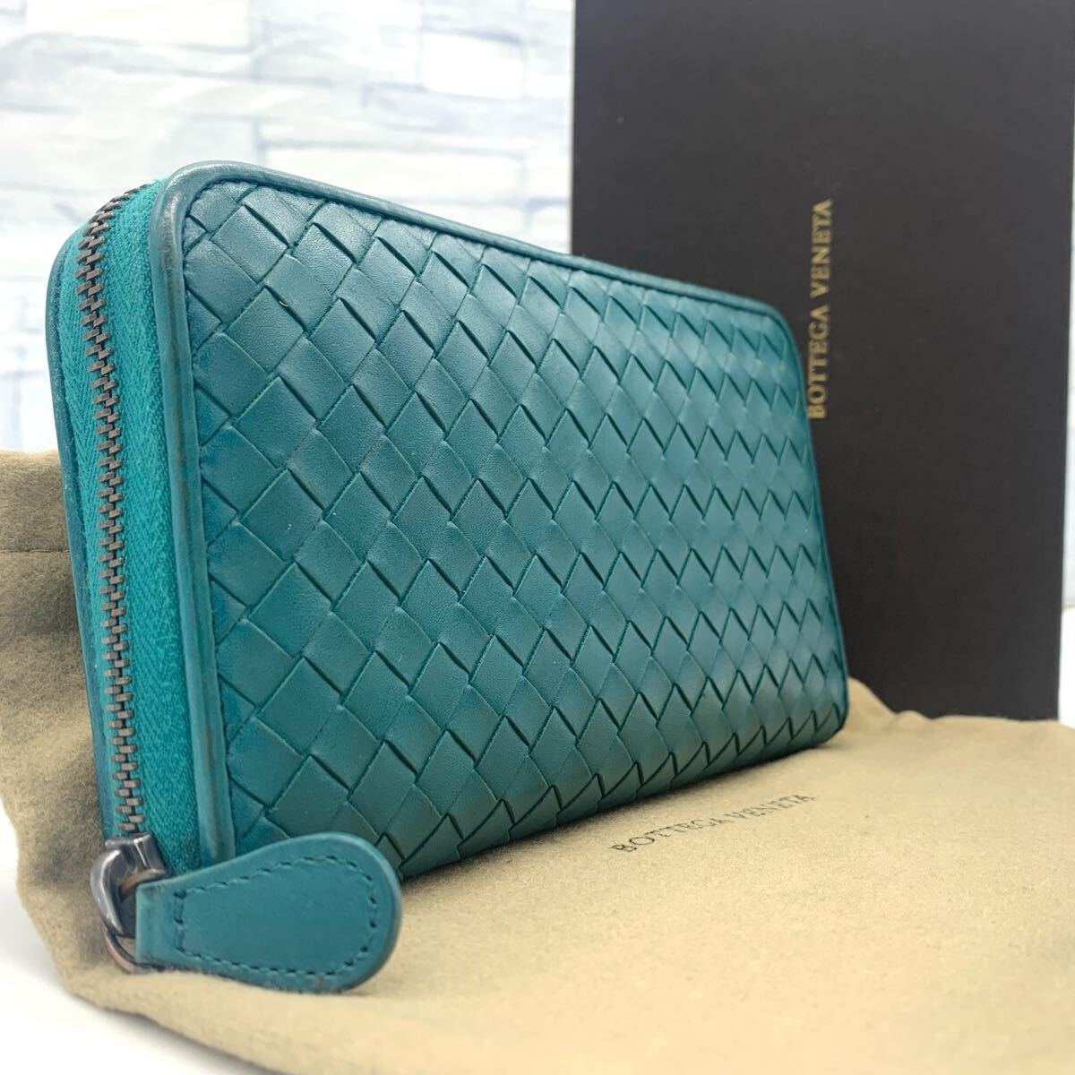 【極美品】ボッテガヴェネタ☆イントレ　ラウンドジップ　長財布　希少ダークグリーン 美品 ボッテガヴェネタ 長財布 ラウンドジップ イントレチャート
