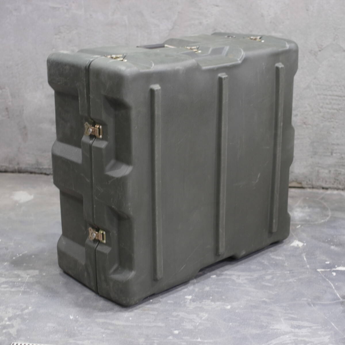 米軍 ハードケース US トランク 工具箱 ペリカン コンテナ ボックス ③ 米軍 ハードケース US ブラック トランク 工具箱 ペリカン ②
