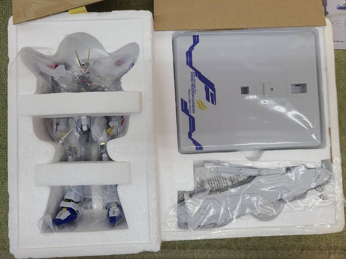 087-M67) 中古品 METAL BUILD ストライクフリーダムガンダム フィギュア 機(jī)動(dòng)戦士ガンダムSEED DESTINY バンダイ 完品