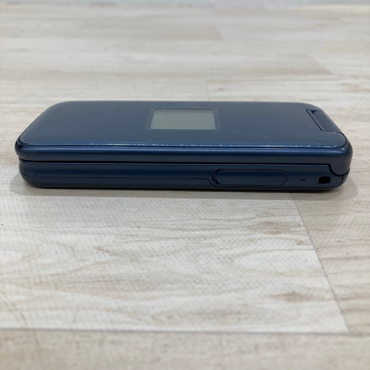 docomo らくらくホン F-01M ネイビー[D5776] 携帯電話