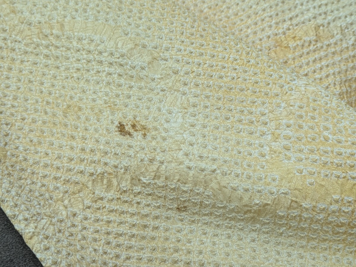 着物 総絞り 正絹 4枚まとめ売り 和服 和装 和柄 レトロ柄 花柄 赤色系 黄色系 リメイク 素材 材料 生地 コレクション 奈良発 _画像5