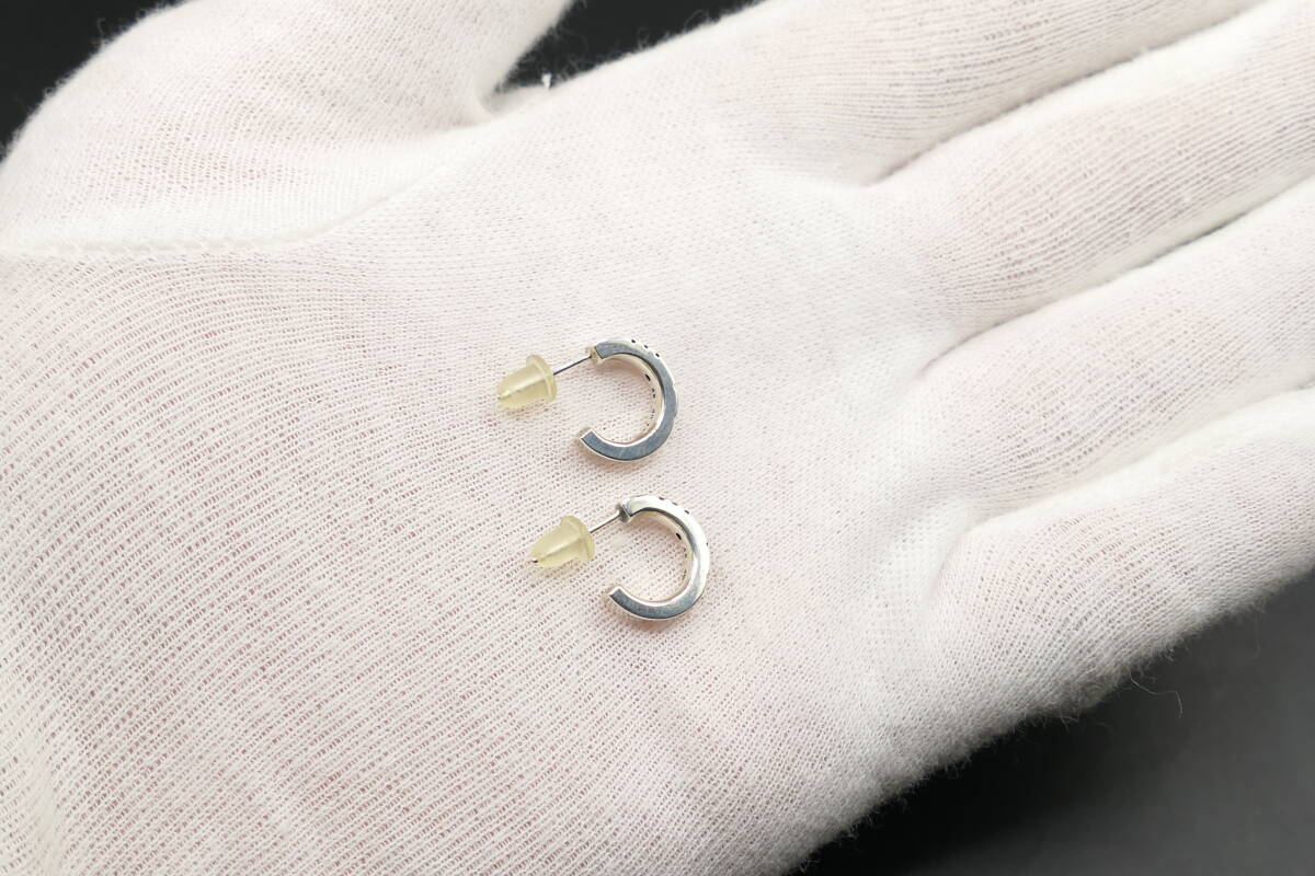 美品　ホワイトクローバー　ホリミヤ　井浦秀　コラボ　ピアス　両耳用
