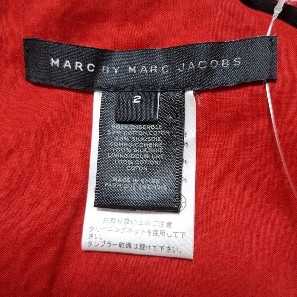 マークバイマークジェイコブス MARC BY MARC JACOBS サイズ2 S - レッド×ピンク×マルチ レディース Vネック/ノースリーブ/ひざ丈