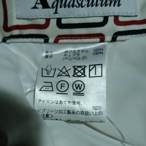 アクアスキュータム Aquascutum ロングスカート サイズM - アイボリー×レッド×ダークネイビー レディース プリーツ 美品 ボトムス