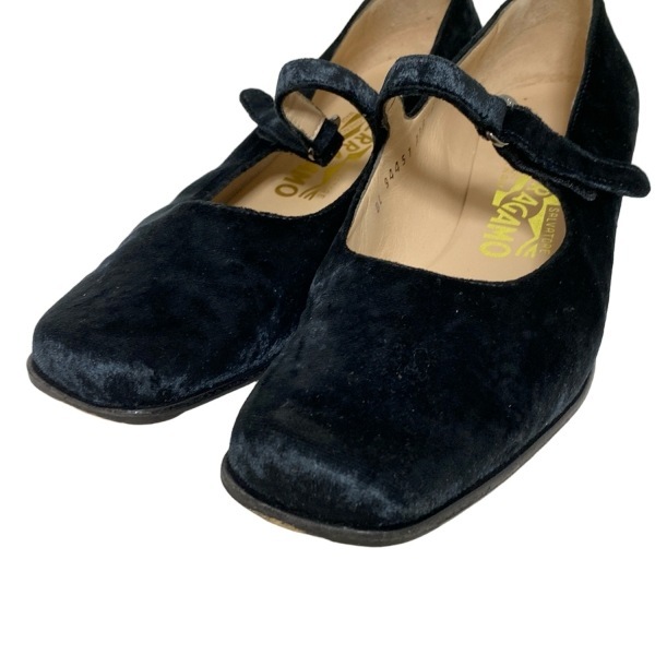 サルバトーレフェラガモ FERRAGAMO/SalvatoreFerragamo パンプス 7c - 黒 レディース 靴