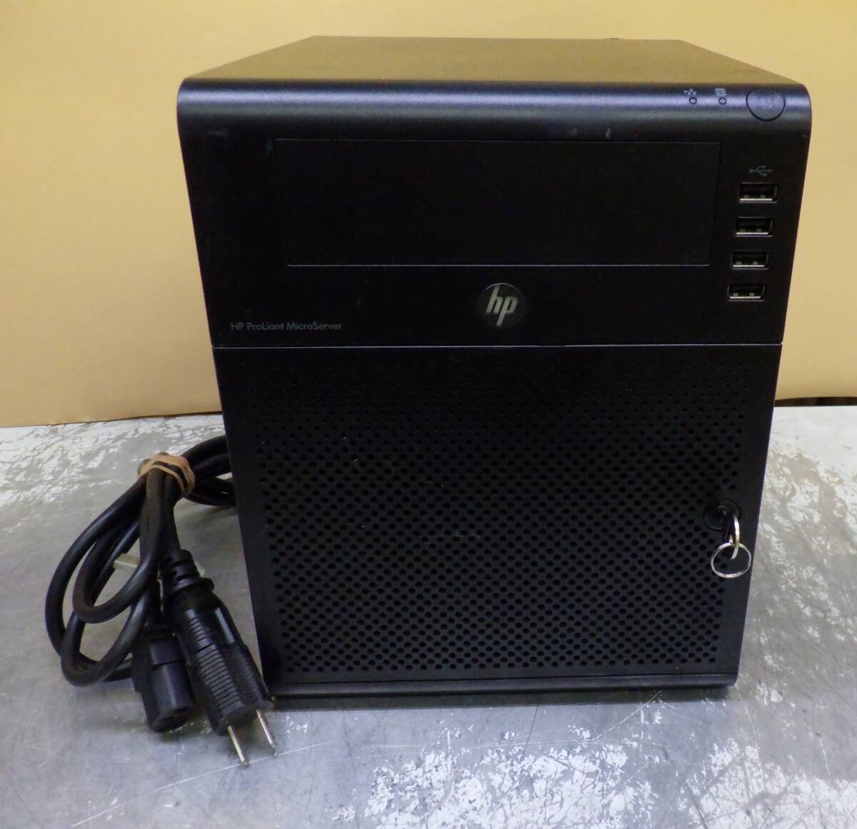 A874# 動(dòng)作品 サーバー HP ProLiant MicroServer AMD Turion II Neo N54L Dual-core 2.20GHz メモリ 4GB HDD無し 電源ケーブル付き