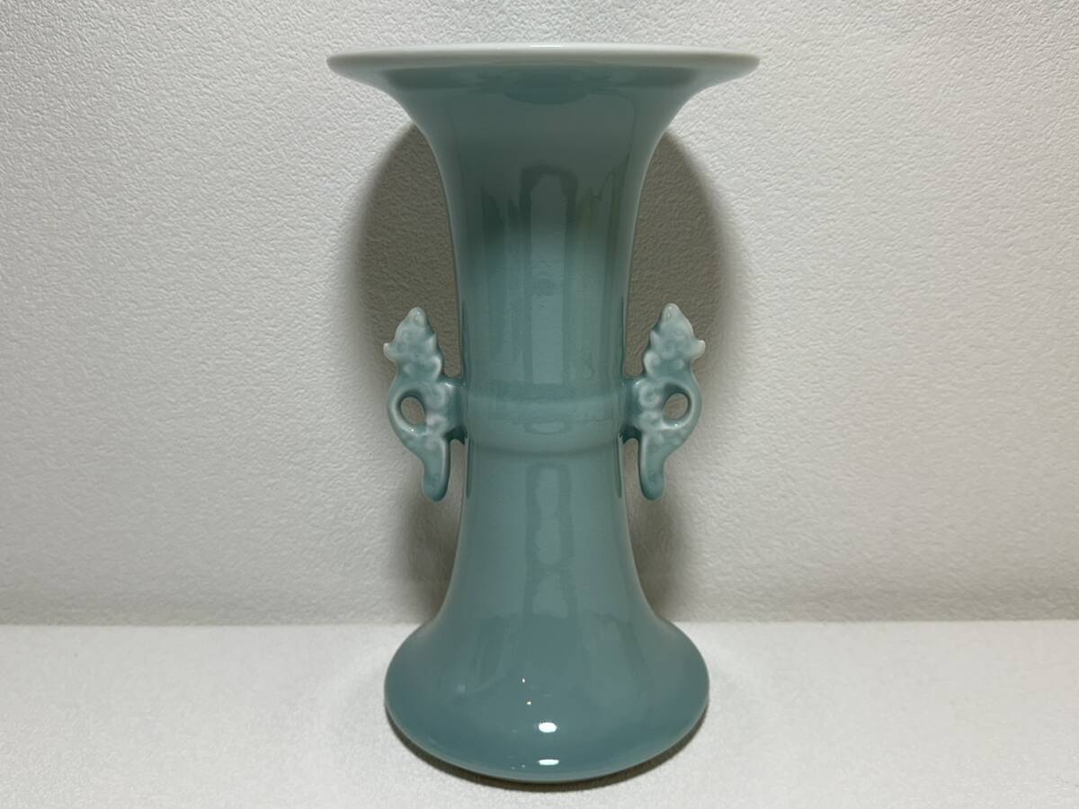 早割クーポン！ 花瓶 【rry728 小笠原長春 青磁 耳付花入 鍋島長春青磁窯 花器 陶芸