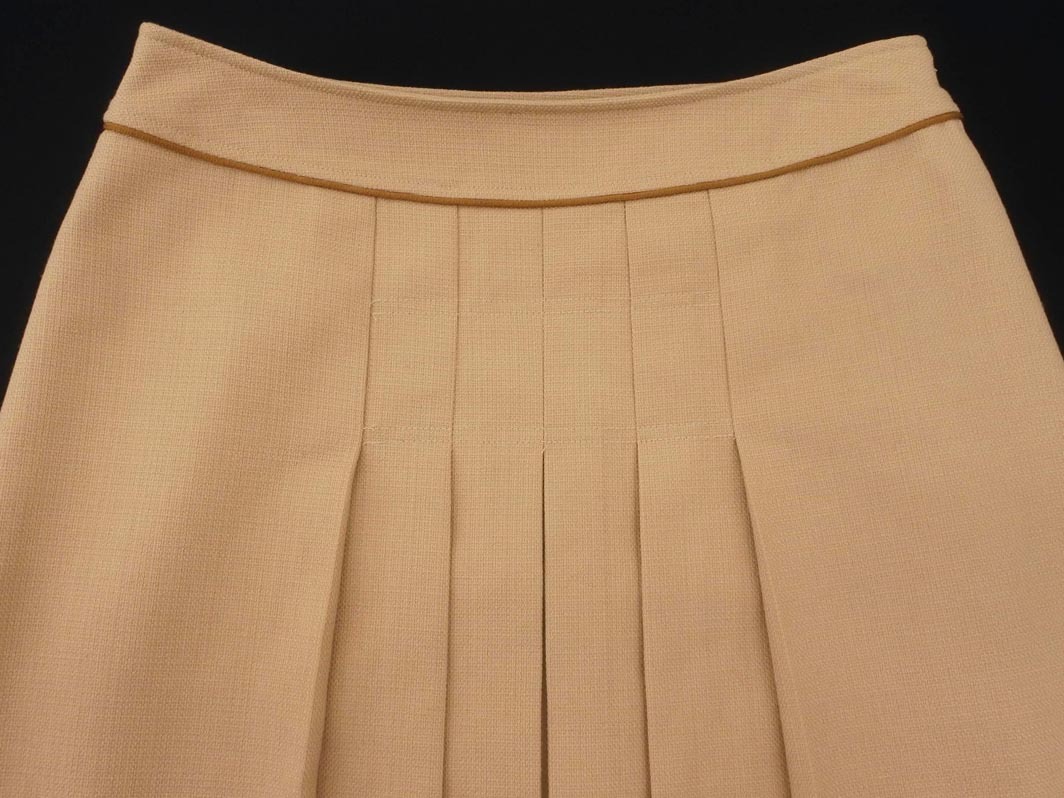 marie claire マリクレール タック Aライン 台形 スカート size67/ベージュ ■◇ ☆ feb9 レディース_画像2