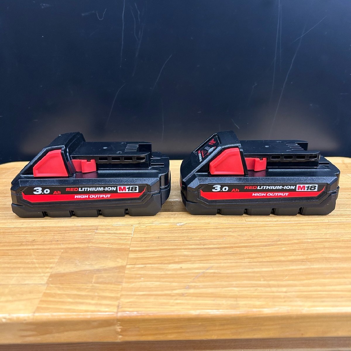 【中古買取/美品!!】ミルウォーキー(Milwaukee) M18 3.0AH パワーブーストバッテリー/M18 HB3《2個セット!!》『リチウムイオン電池』_画像2