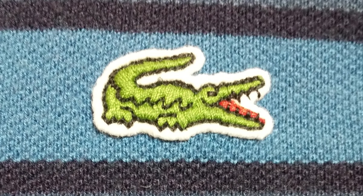 左胸元のラコステ刺繍ロゴです。