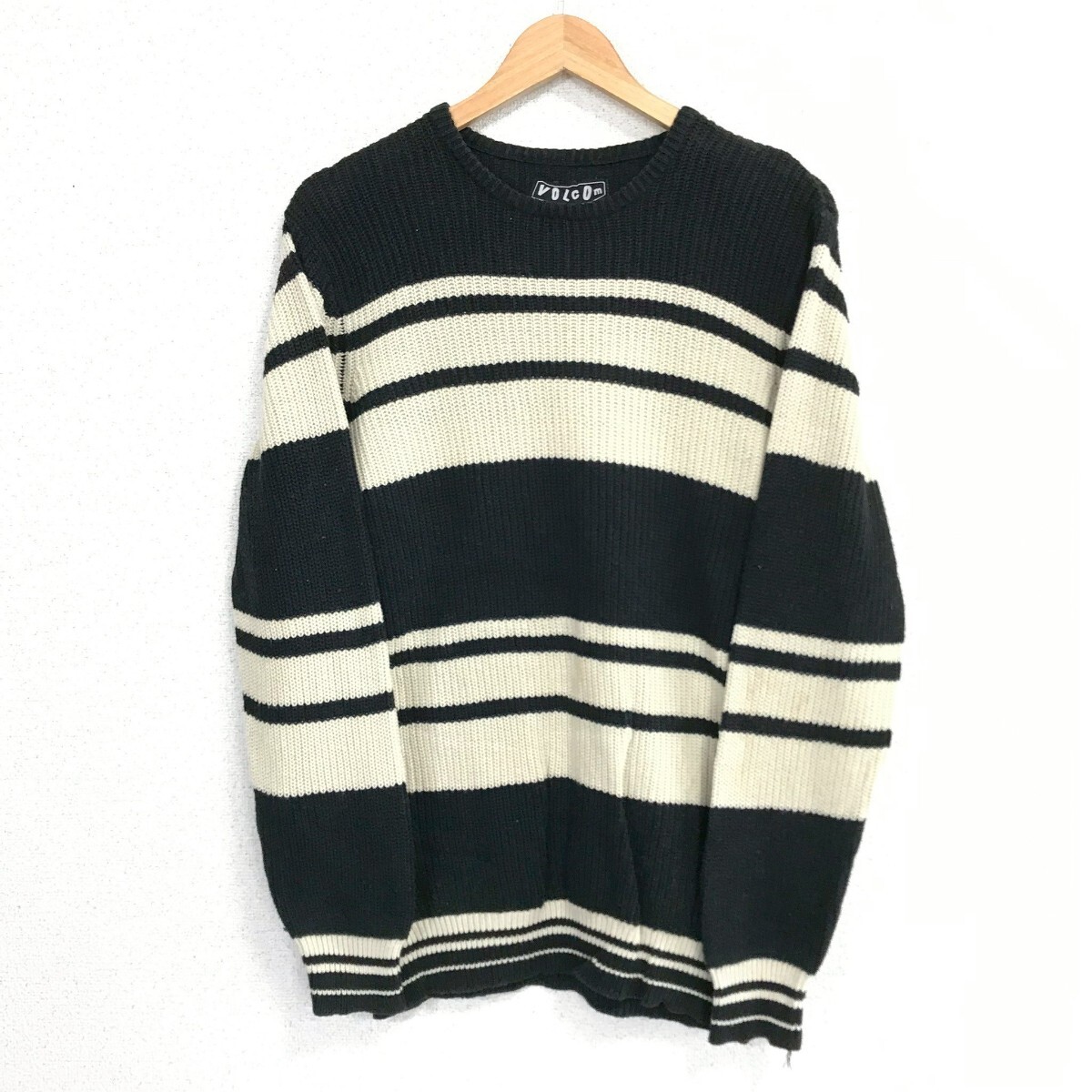 f2785dL VOLCOM ボルコム サイズS ニットセーター プルオーバー コットンニット ボーダー ブラック×ベージュ メンズ ロゴ刺繍
