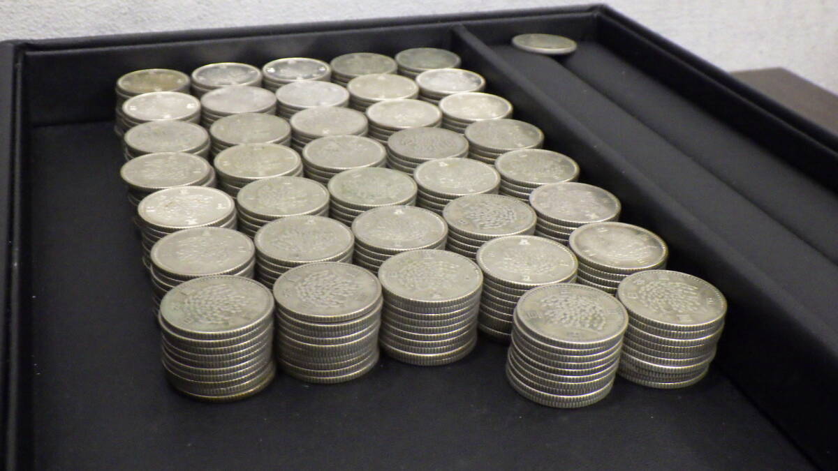16925A 100円銀貨おまとめ 稲穂 371枚 鳳凰229枚 計600枚 全額面