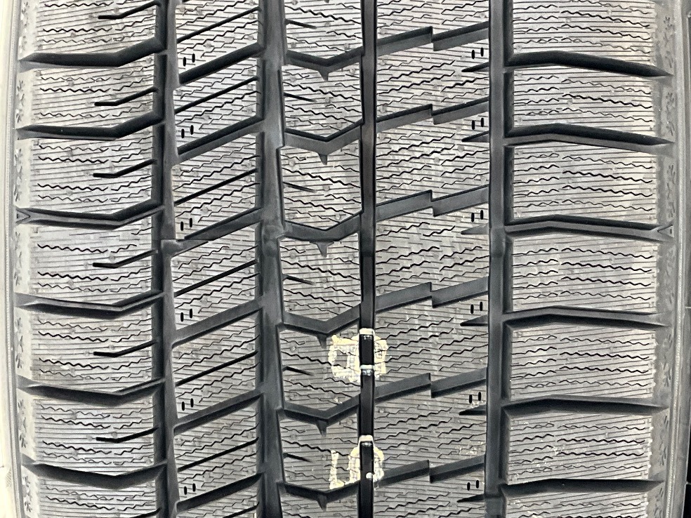 新品タイヤ 処分特価 2本セット 255/35R19 96Q グッドイヤー ICENAVI8 冬 スタッドレス 255/35/19 4シリーズ/M3/M4 b11938_画像2