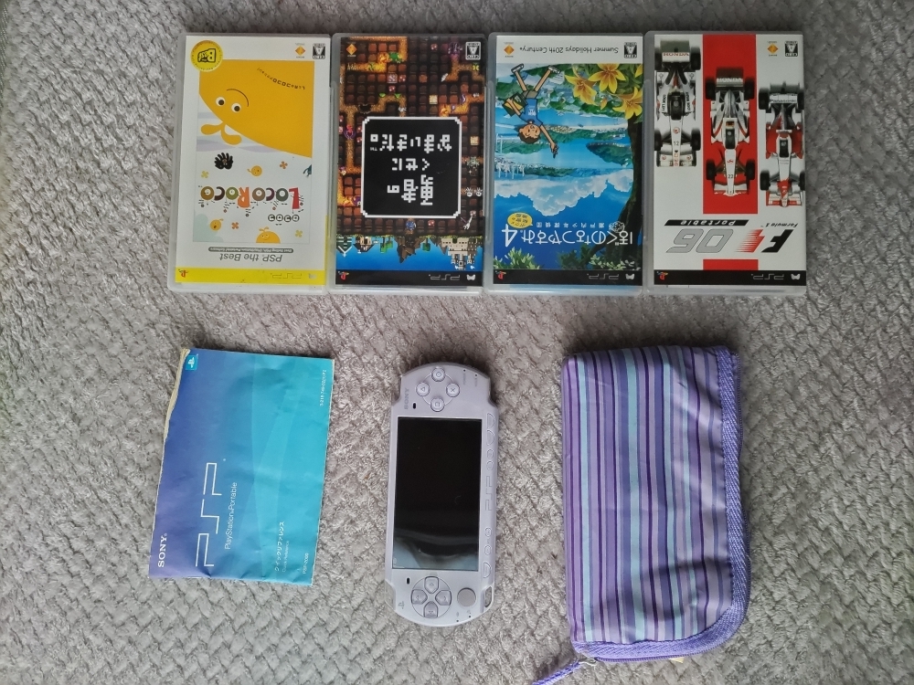 SONY ソニー PSP プレイステーション ポータブル PSP-2000とPSPソフト4本