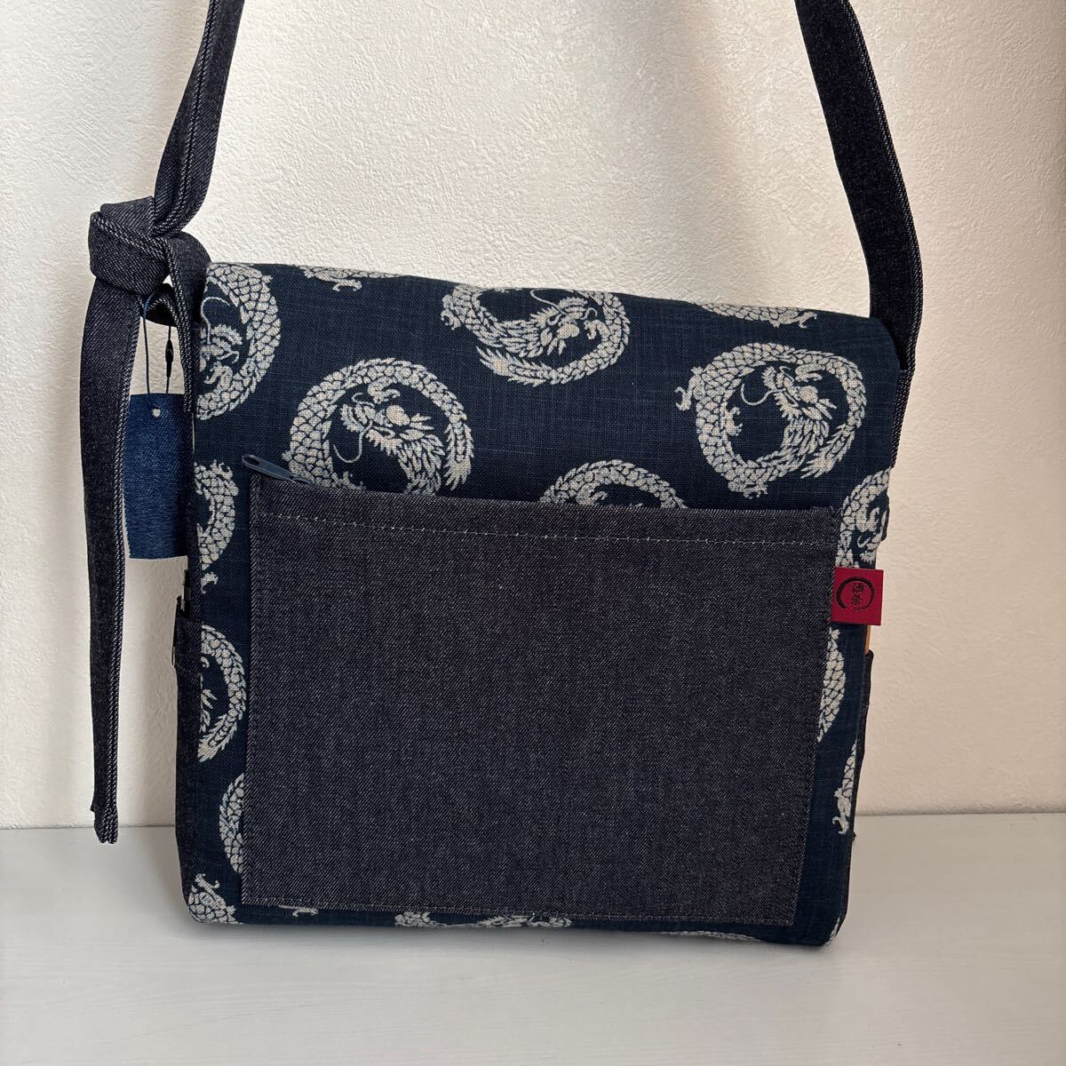  голова . пакет наклонный .. сумка на плечо Kurashiki Denim × наматывать дракон рисунок маленький размер Kyoto работник шитье новый товар не использовался товар 