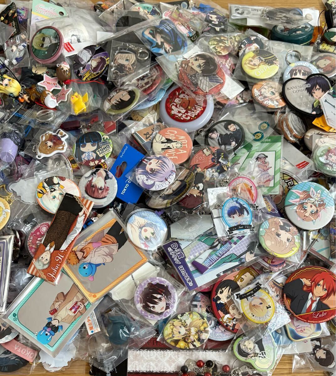 アニメ雑貨 約800点 缶バッジ キーホルダー アクスタ ストラップ