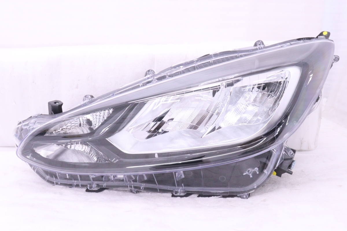 美品/キズ無　アクア　MXPK10　ヘッドライト　左　左側　LED　レベ付　コイト　52-335　打刻X4　81106-52N70　295319 55-1185☆美品☆LED MXPK10 アクア☆左ヘッドライト KOITO 52-335