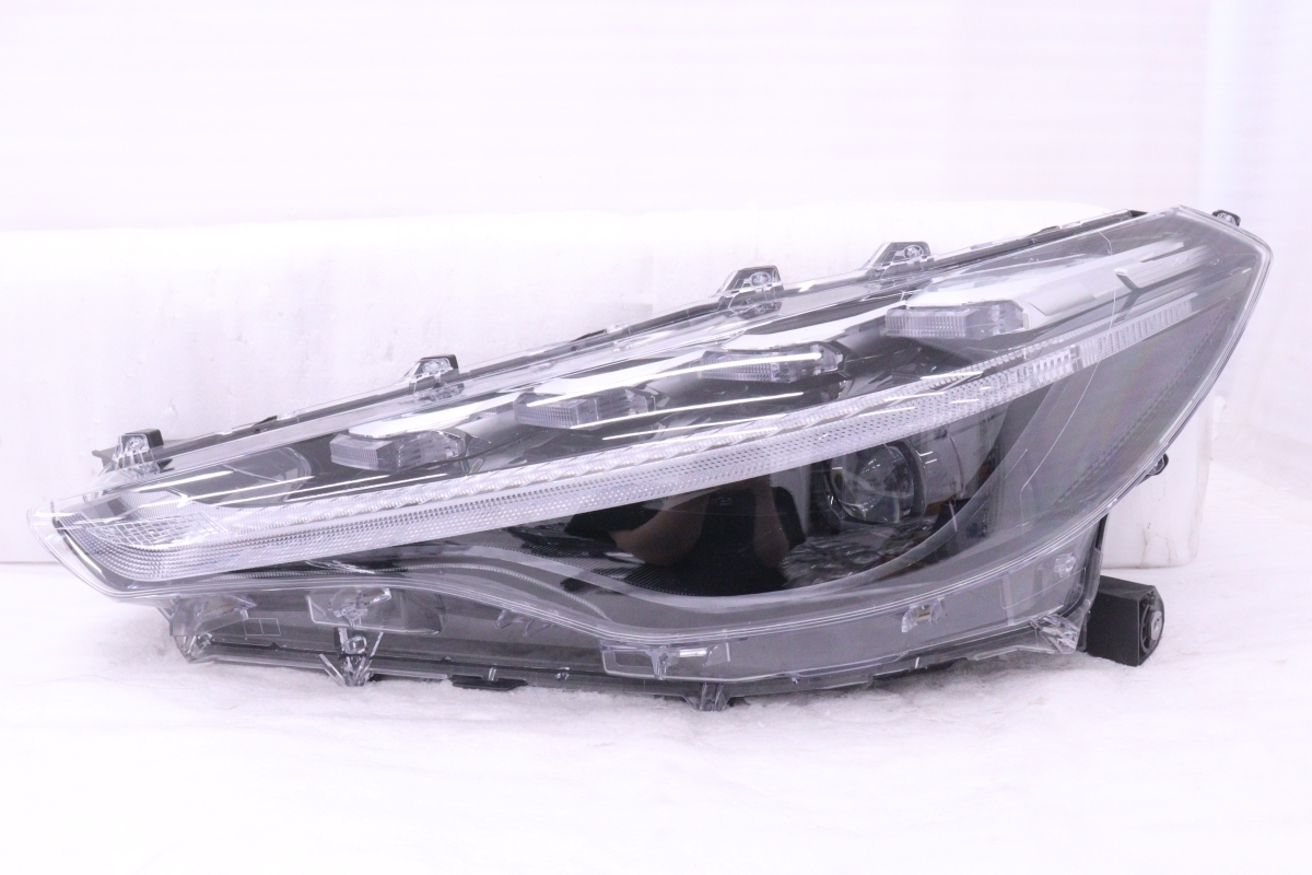55-1915★LED ZSG10 カローラクロス★左ヘッドライト HASCO 16-177 打刻:Z ASSY ブラック 純正★トヨタ ジャンク (UK)