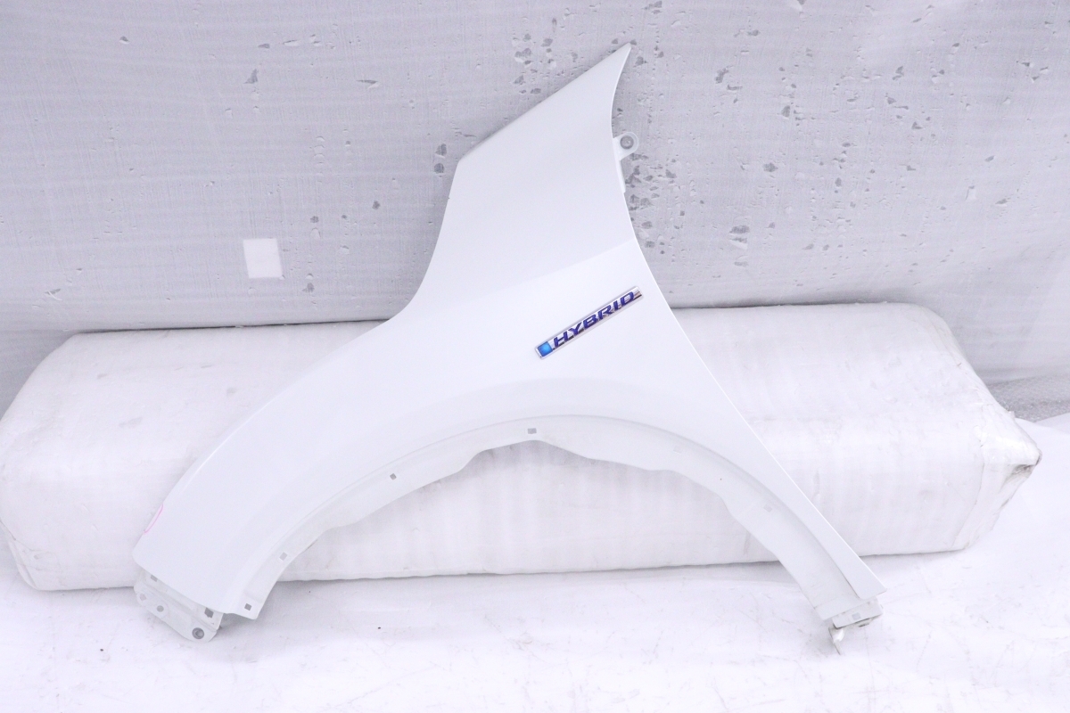55-2238★RU1 ヴェゼル 左フェンダー プラチナホワイトパール NH883P 補修用 純正★ホンダ (RO)