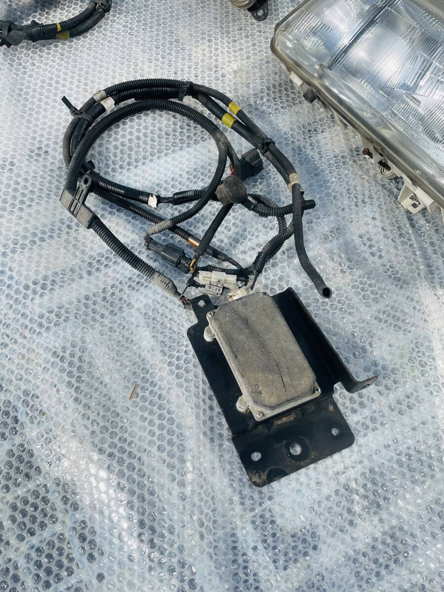 純正 イスズ いすゞ いすず バラスト付き ギガ ヘッドライト