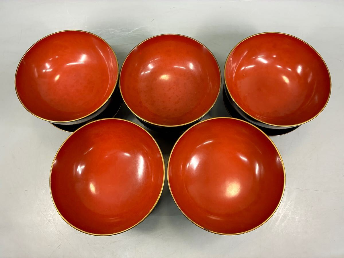 旧家蔵出 輪島塗 時代 黒亀金蒔絵大吸物椀 五客揃 天目台付 幅14.5㎝ 高さ11㎝ 木製漆器 双亀荒波図 吸物椀 朱漆塗 金蒔絵 汁物椀 古美術品_画像4