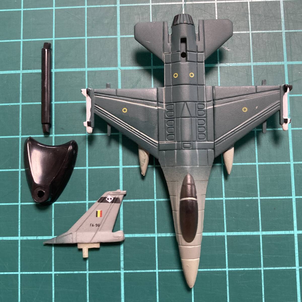  шоколадное яйцо истребитель серии 1 bo- крыло JSF/X-32, Lockheed F-16 борьба Falcon 2 шт. комплект 