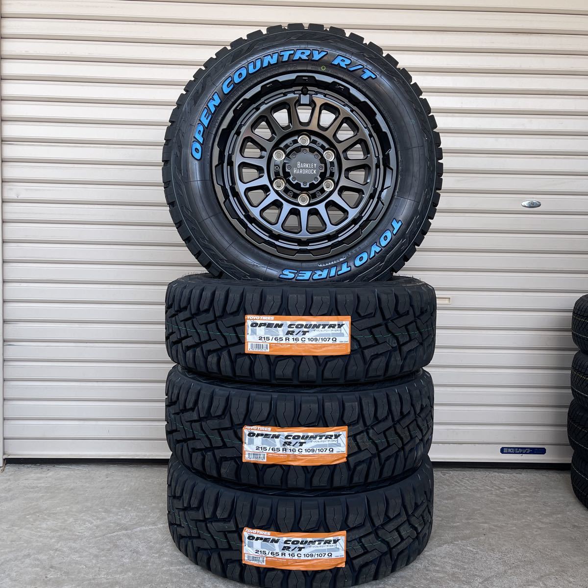 バークレイハードロック　リザード◆TOYOオープンカントリーRT 215/65R16C トヨタ200系ハイエース?レジアス　4本セット ホワイトレター