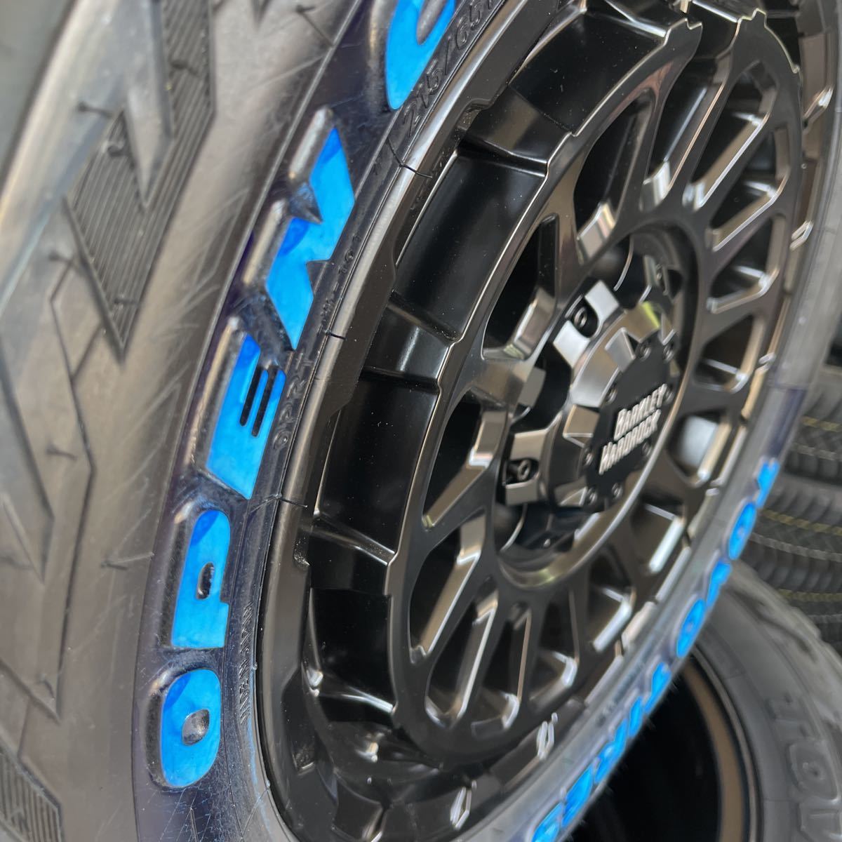 バークレイハードロック　リザード◆TOYOオープンカントリーRT 215/65R16C トヨタ200系ハイエース?レジアス　4本セット ホワイトレター