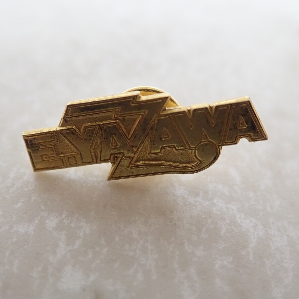 Yahoo!オークション - 矢沢永吉 ピンバッジ Rockin E ロゴ ゴールド EI