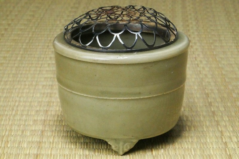 中国元時代 龍泉窯 七官青磁 三足大香炉 幅33㎝タサオ 東さ7-0705⭐︎2F Yahoo!オークション - 【 幸 古寺の蔵 】中国 龍泉窯 青磁 三足