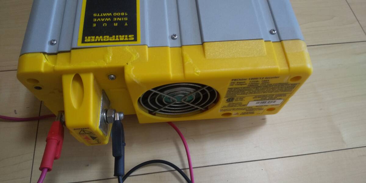 中古 送料無料 ☆ インバーター 定格 1800W 最大瞬間 3600W DC12V AC100V 正弦波 通電確認(rèn)済み