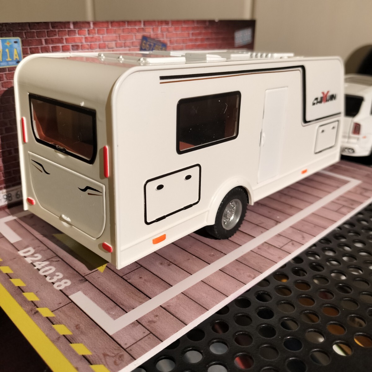 ロールスロイス カリナン キャンピングトレーラー 白 SUV 1/32 ダイキャストミニカー 迫力の35cm 新品 送料込 即決 国内在庫 匿名配送