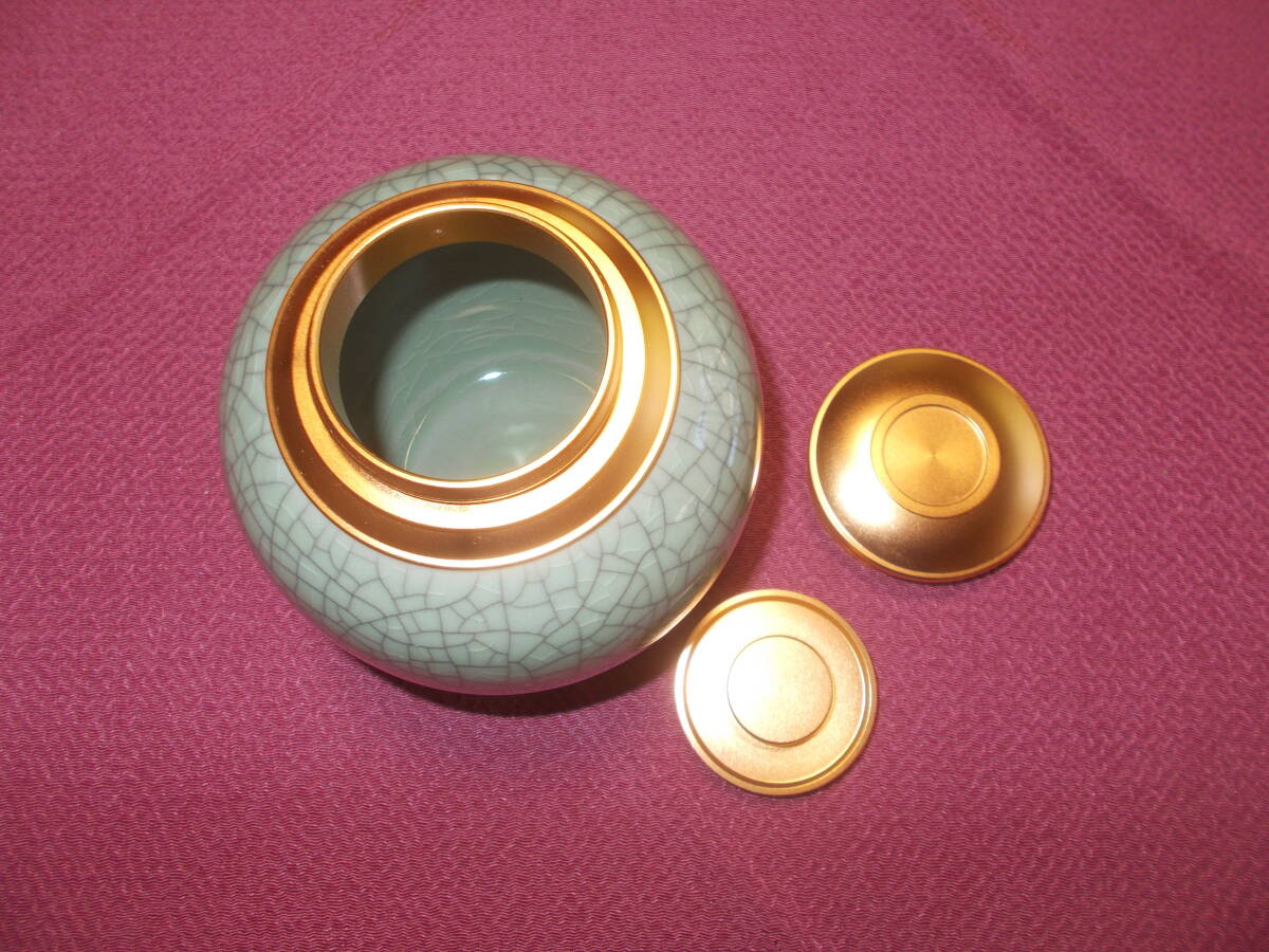 ☆ 茶壷　茶壺　龍泉青磁　龍泉　青磁　共箱付き　茶入れ　茶合付き　陶磁器　床道具　茶道具　華道具　置物　置き物