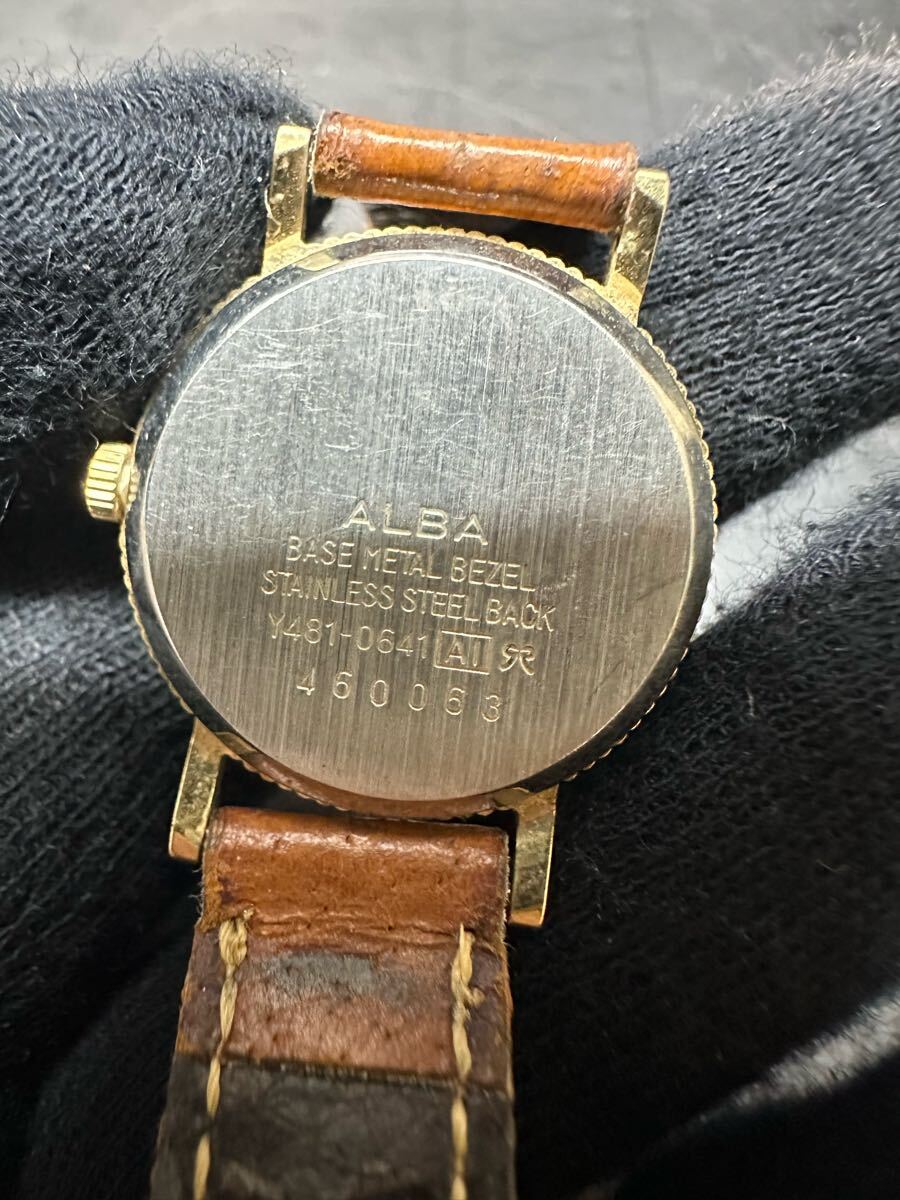 SEIKO　セイコー　Y481-0641　ALBA　アルバ　ディズニー　ミッキー　クオーツ　アナログ　ラウンド　 ゴールド　NS00735