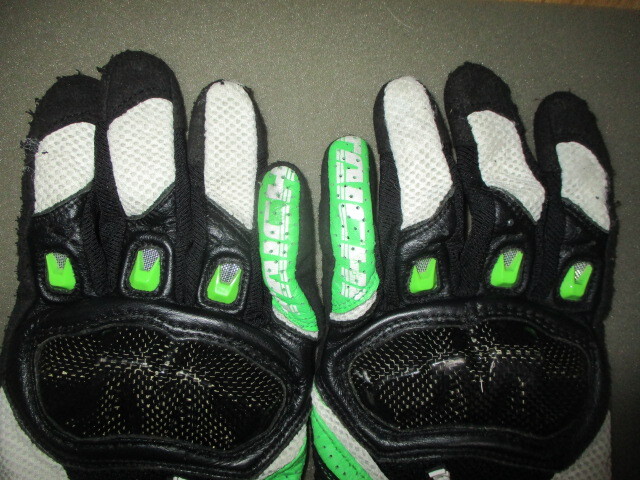 カワサキレーシング?Kawasaki racing team RSタイチ　コラボ　カーボン付き　メッシュグローブ　Lサイズ　美中古　ジャケット