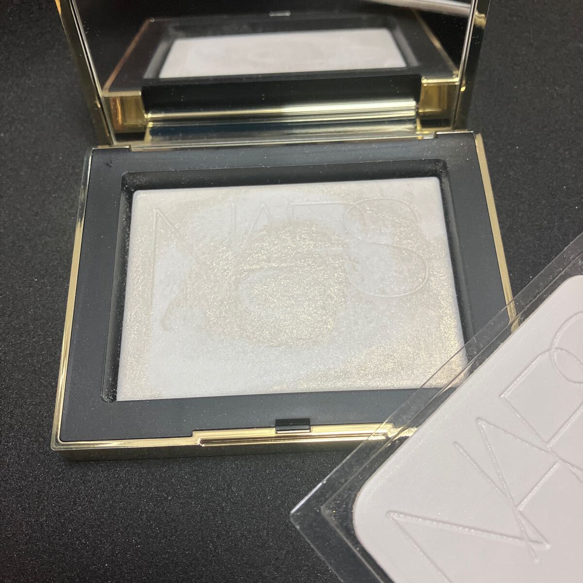 NARS ゴールドダストライトリフレクティングセッティングパウダー