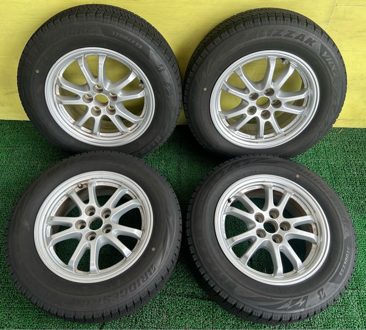 195/65R15 2021年スタッドレス ブリヂストン タイヤ アルミセット トヨタ純正 5穴 PCD100ET+40 15×6.5Jハブ54mmプリウス カローラスポーツ_画像2