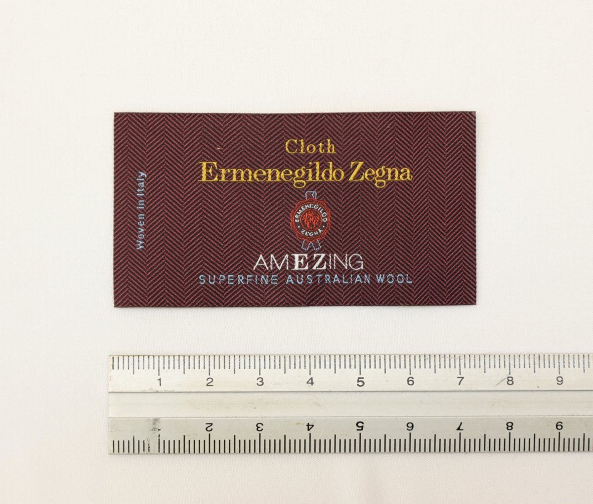 ●ゼニアのオーダーメイド用スーツ生地「アメージング」?究極のストレッチ生地?チャコールグレーに上品過ぎる掠り風(fēng)チェック?長さ3.3m