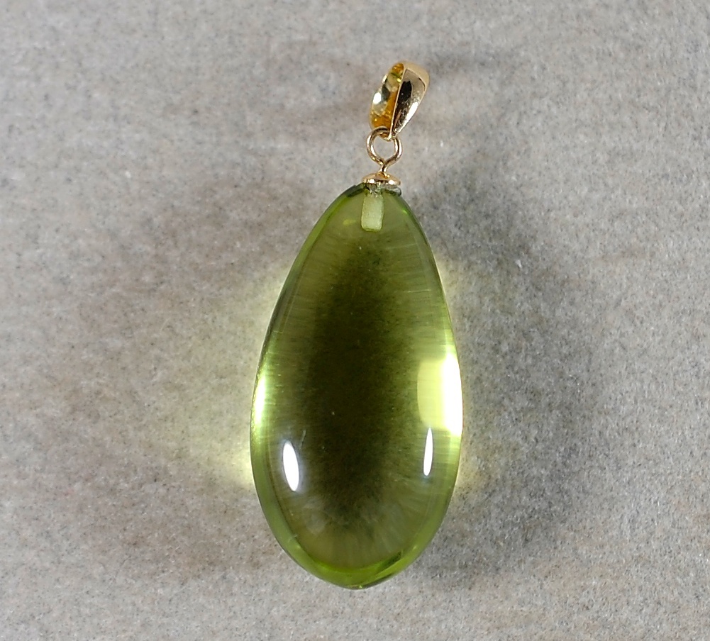 ￥100～K18リトアニア産爽やかなグリーン色艶照り透明度良い!天然本琥珀3.89ct20.3×10.6?全長27.0?PT